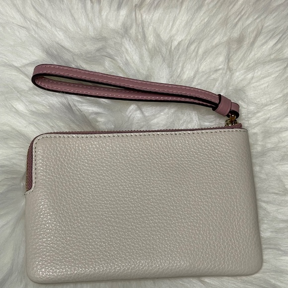 Coach Bookbag Pink heart shaped logo - Picture 7 of 10